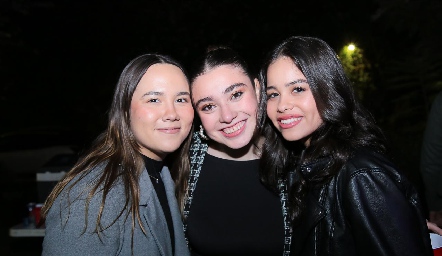  Daniela Hernández, Adri Ortiz y Diana Córdova.