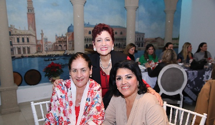  Alma Villalobos, Adelita Martínez y Diana Romo.