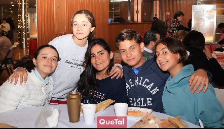  Lourdes Serna, Ana Paula, Natalia Reyes, Ian Centeno y Marijo.