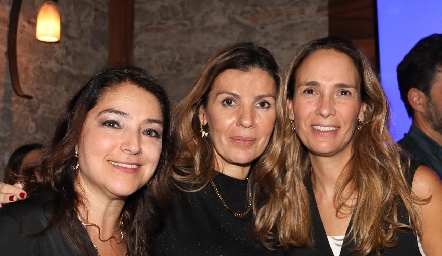  Adriana Calderón, Consuelo Fernández y Liliana Marti.
