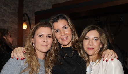  Paola Vázquez, Consuelo Fernández y Daniela Calderón.