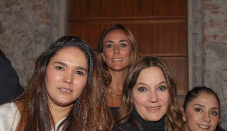  Ana Paula Valdés, Sandra Salgado, Ana Saldaña y Verónica Conde.