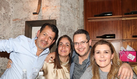  Obed Gutiérrez, Paola Soto, Alex Pérez y Paola Vázquez.