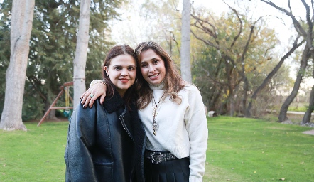  Ceci Ponce y Liz Stevens.