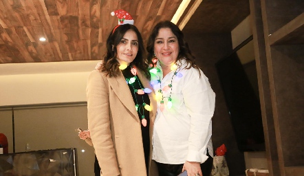  Claudia Artolózaga y Delly Cázares.