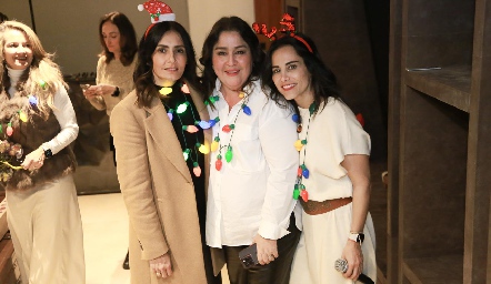  Claudia Artolózaga, Delly Cázares y Anilú Enriquez.