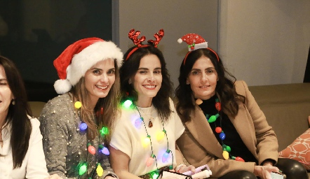  Gloria Medina, Anilú Enríquez y Claudia Artolózaga.