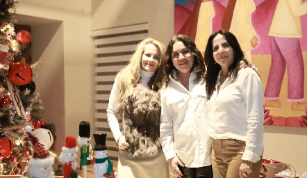  Karina Vita, Delly Cázares y Claudia Martinez.
