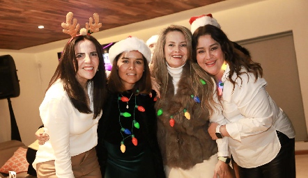  Claudia Martínez, Lorena Torres, Karina Vita y Delly Cázares.