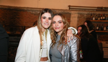 Regina Hinojosa y Paula Gómez.