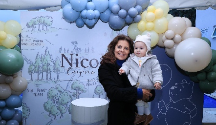  Paty Silos con su nieto Nicolás Valle.