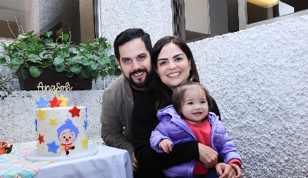  Humberto Rodríguez, Ana Luisa Cabrera y  su hija Ana Sofía.