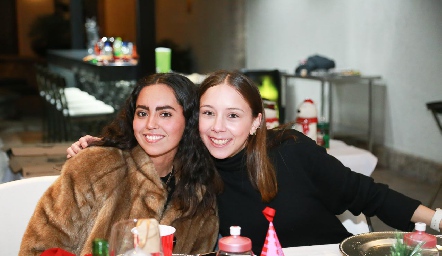  Pili Medina y Caro González.