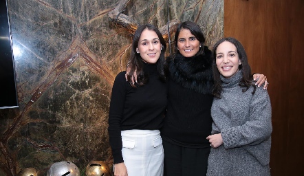  Carmen del Valle, Lucila Cudurie y Sofía Torres.