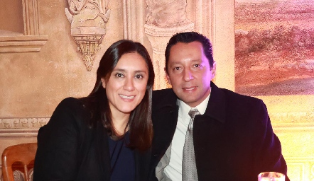  Laura Mares y Dr. Raúl Roque.