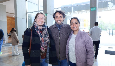  Gabriela, Agustín y Olivia.