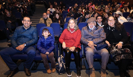  Enrique Robledo, Luna Alison, Tatiana Méndez, José Méndez y Larisa Méndez.