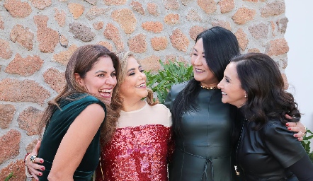  Julieta Muñoz, Anyul Martínez y Namiko Suzuda y Claudia Saldaña.
