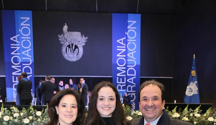  Marcela del Peral, Daniela y Héctor Hinojosa.