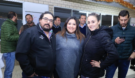  Edwin López, Nayelli y Cristina.