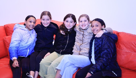  Regina, Ana, Bugie, Rania y Bárbara.