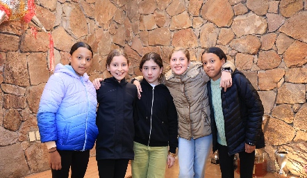  Regina, Ana, Bugie, Rania y Bárbara.