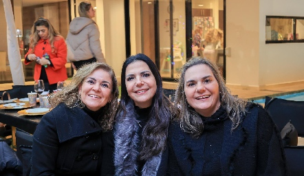  Margarita Sarquis, Mely Mahbub y Claudette Mahbub.