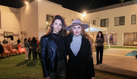  Erika González y Diana Favela.