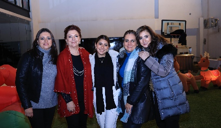  María Fernanda León, María Elena Abud, Valeria Padilla, Alejandra León Abud y Martha María Abud Sarquis.