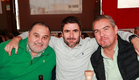  Emmanuel Alonso, Juan Manuel Flores y Miguel Benavente.