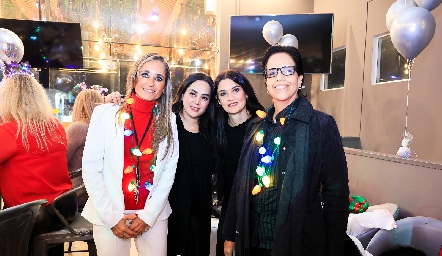  Pamela Martínez, Lorena Orozco, Gabriela Flores y Carolina Gutiérrez.