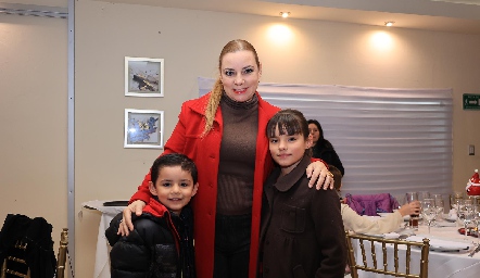 Dante, Emma y Vanessa Villalba.