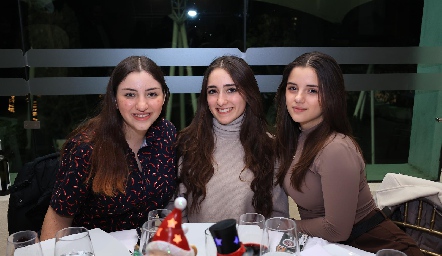  María, Regina y Luisa Ortiz.