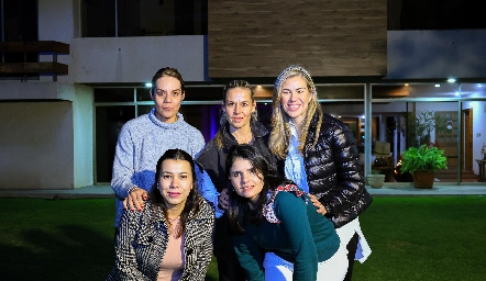  Rocío Acevedo, Marce Torres, Vero Barbeito, Sofi Grijalba y Liz Alcalde.