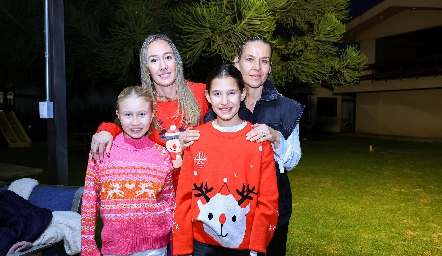  Maru Muñiz y Marcela Torres con sus hijas Vale Vallejo y Alexia Zapata.