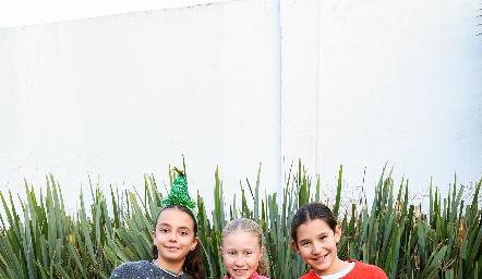  Maya, Vale y Alexia.