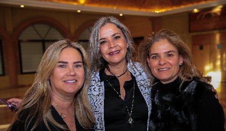  Marcela Benavente, Claudia Gouyonnet y Daniela Benavente.
