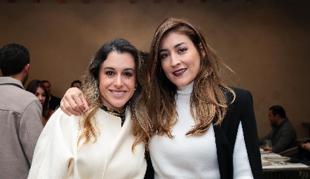  Gloria Escobedo y Ximena Fernández.