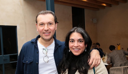  Eduardo Olivares y Silvana Escobedo.