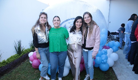  Andrea González, Melita Castro, Marisol Pérez y Maru Hunter.