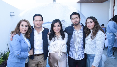  Griselda Pérez, Oscar Romero, Marisol Pérez, Luis Nieto y Alexa Nieto.