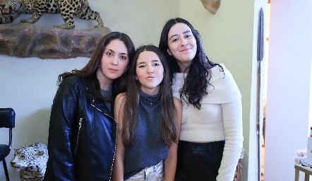  Sara Leal, Jimena Navarro y Jimena Ledezma.