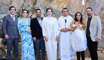  Paulo Maza, Regina Osuna, Pablo Castro, Alejandra Maza, Padre Salvador, Roxana Castro, José Joaquín y Samuel.