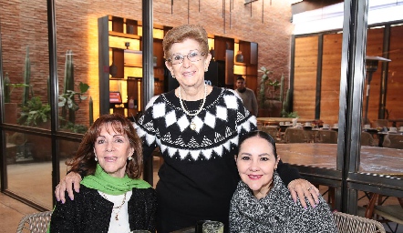  Alicia Villasuso, Batiquena García y Maru Alessi.