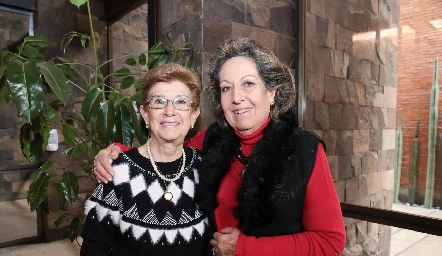  Batiquena García y Mayra Galindo.
