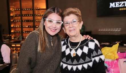  Jimena Santana y Batiquena García.