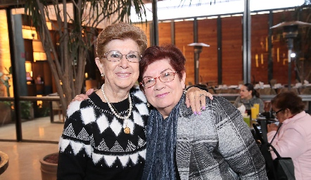  Batiquena García y Rafaela Hervert.