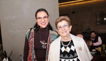  Gina y Batiquena García.