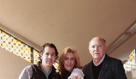  Víctor Guzmán, Sara Martínez, Tían Vivanco y Víctor Guzmán.