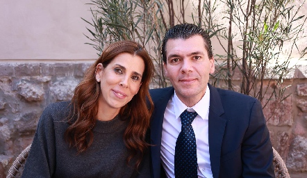  Sara Guzmán y Diego Vivanco, papás de Tían.